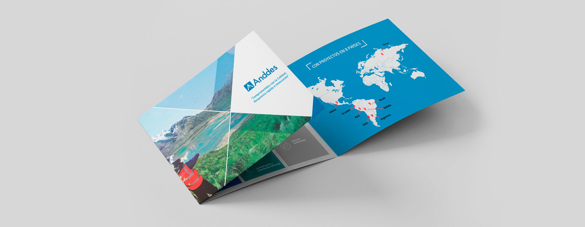 Mockup de la papelería corporativa desarrollado por nuestra agencia Ficha Digital